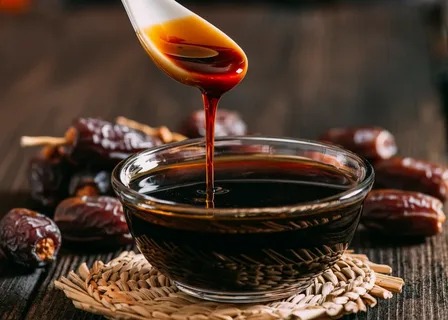 شیره خرما برای صبحانه در کنار ترکیبات سنتی ایرانی